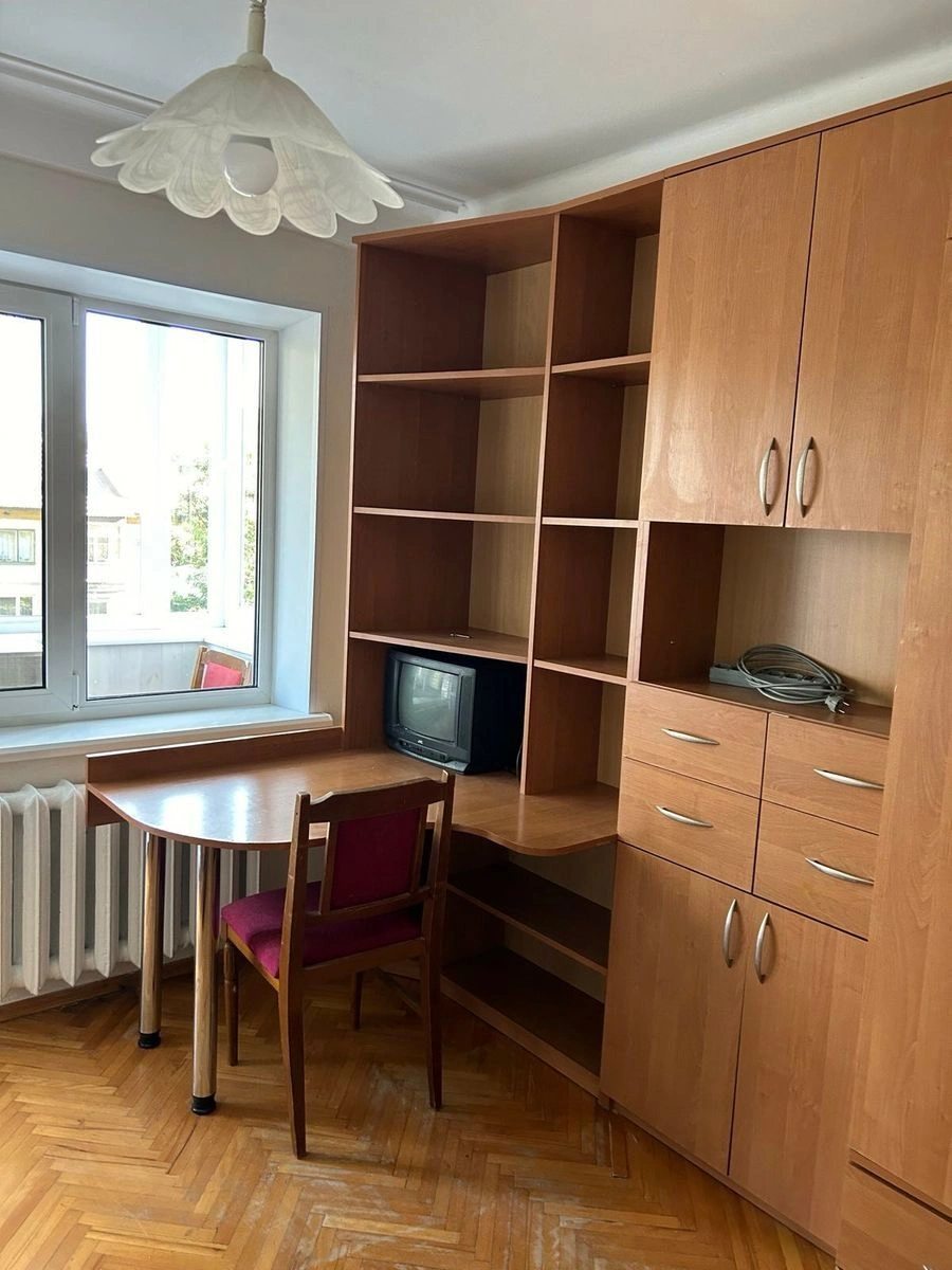 Apartment for rent 3 rooms, 605 m², 4th fl./5 floors. 11, Romana Ratushnoho vul. Volhohradska, Kyiv. 