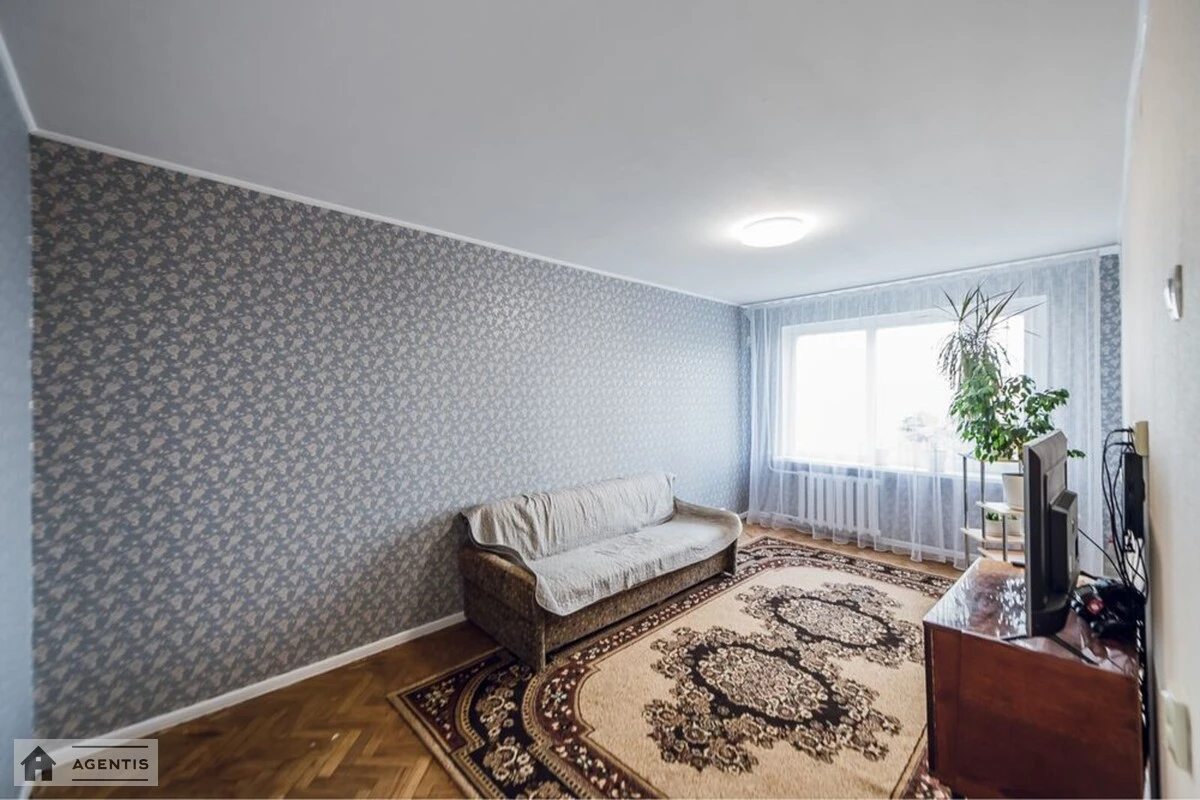 Apartment for rent 3 rooms, 60 m², 7th fl./9 floors. 51, Kubanskoyi Ukrayiny vul. Marshala Zhukova, Kyiv. 