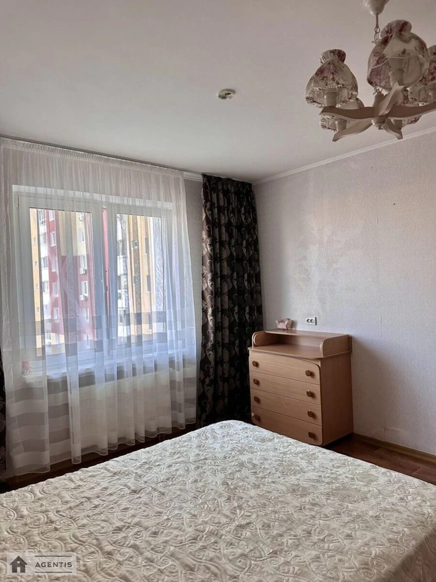 Сдам квартиру 2 комнаты, 65 m², 11 эт./25 этажей. 5, Сергія Данченка вул., Киев. 