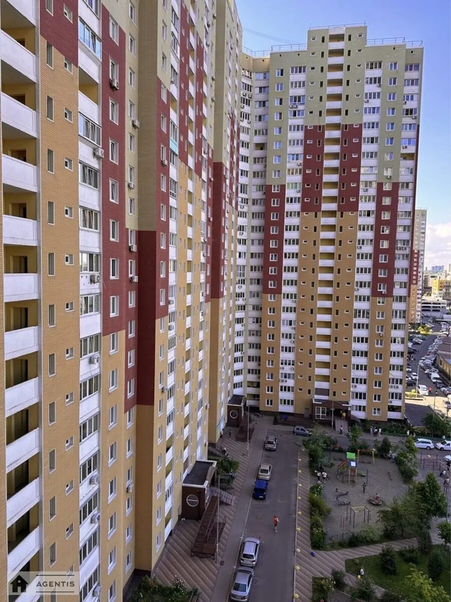 Сдам квартиру 2 комнаты, 65 m², 11 эт./25 этажей. 5, Сергія Данченка вул., Киев. 