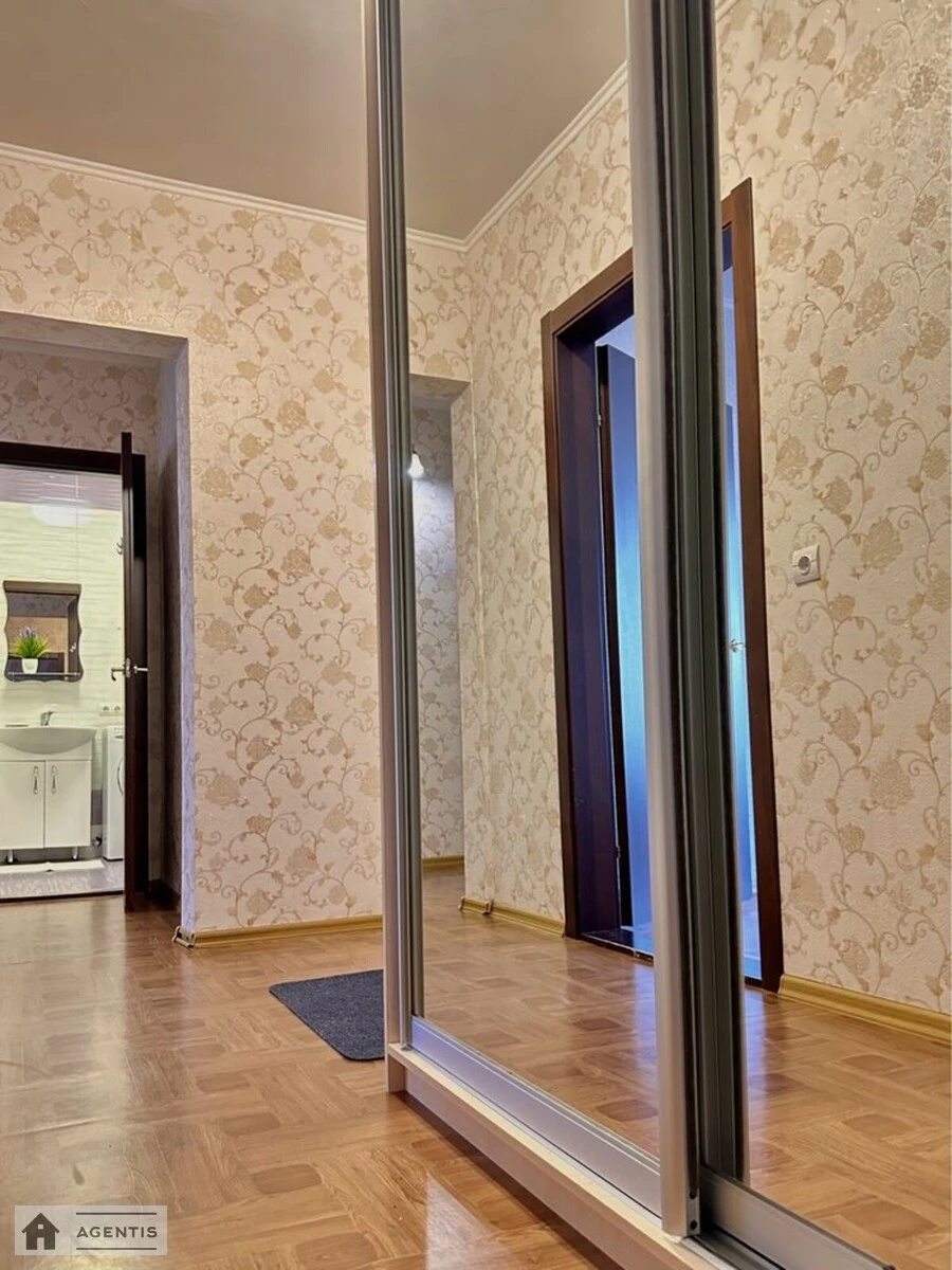 Сдам квартиру 2 комнаты, 65 m², 11 эт./25 этажей. 5, Сергія Данченка вул., Киев. 