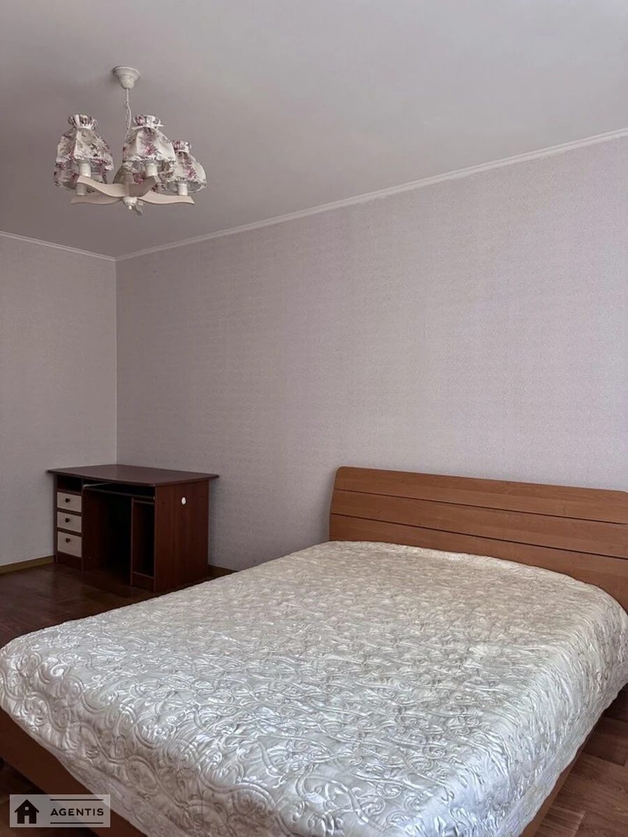 Сдам квартиру 2 комнаты, 65 m², 11 эт./25 этажей. 5, Сергія Данченка вул., Киев. 