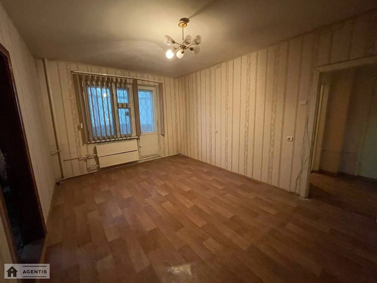 Сдам квартиру 2 комнаты, 64 m², 1 эт./18 этажей. 42, Ревуцкого 42, Киев. 