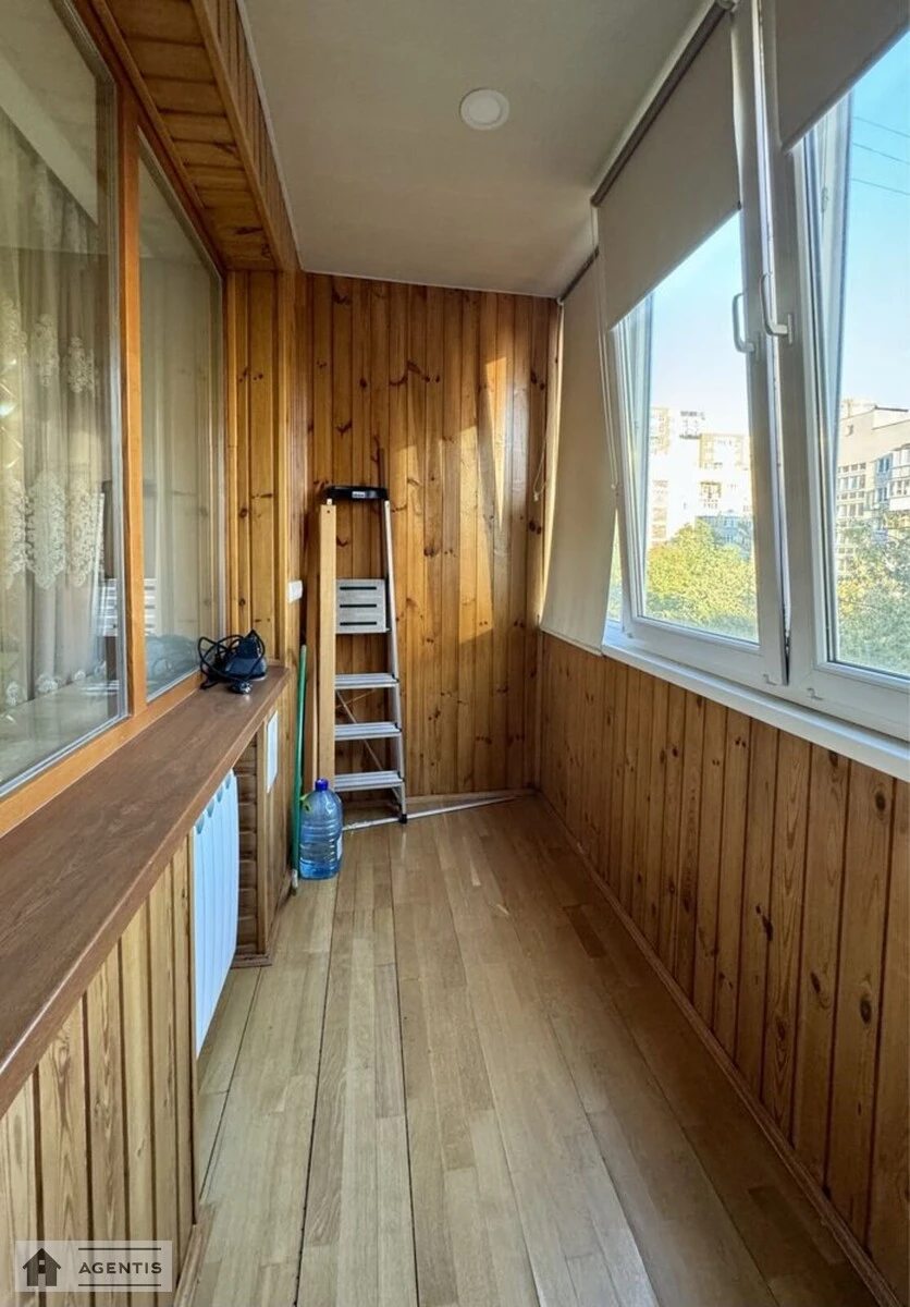 Сдам квартиру 3 комнаты, 90 m², 5 эт./9 этажей. 49, Предславинская 49, Киев. 