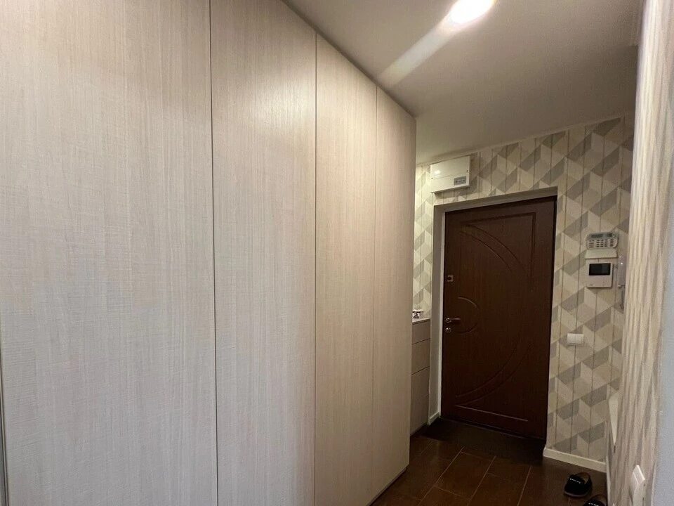 Здам квартиру 3 кімнати, 80 m², 2 пов./10 поверхів. 57, Донецька 57, Київ. 