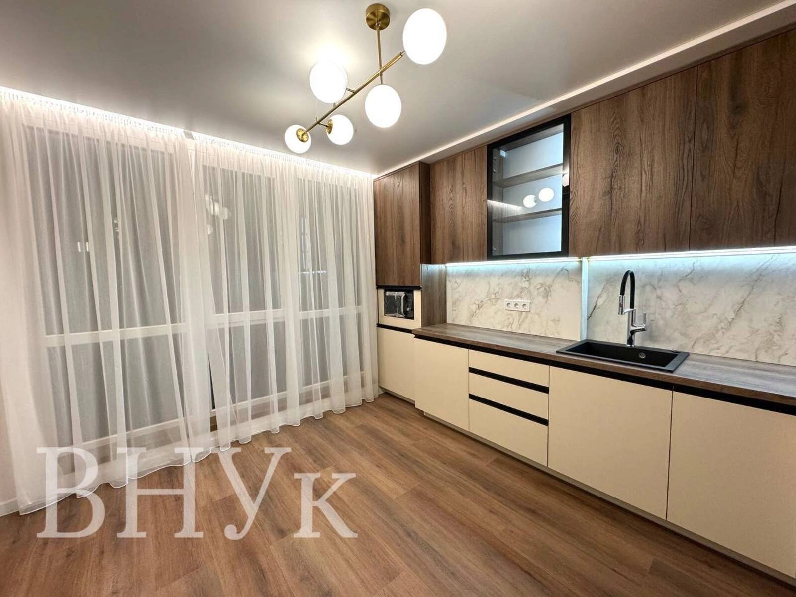 Продаж квартири 2 кімнати, 47 m², 3 пов./10 поверхів. Цегельний пров., Тернопіль. 