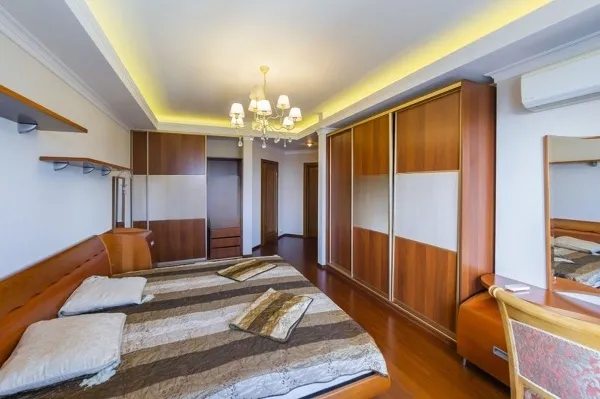 Здам квартиру 4 кімнати, 158 m², 17 пов./25 поверхів. 52, Січових Стрільців 52, Київ. 