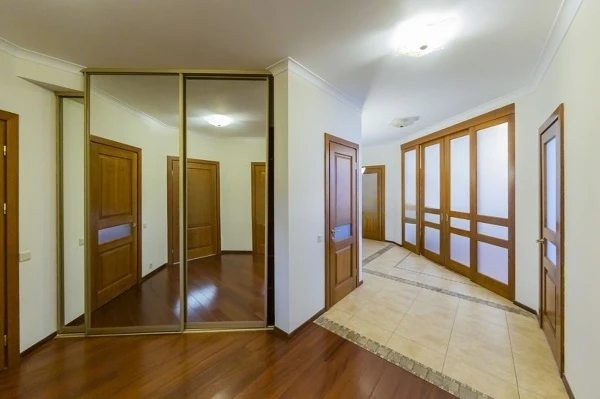 Здам квартиру 4 кімнати, 158 m², 17 пов./25 поверхів. 52, Січових Стрільців 52, Київ. 