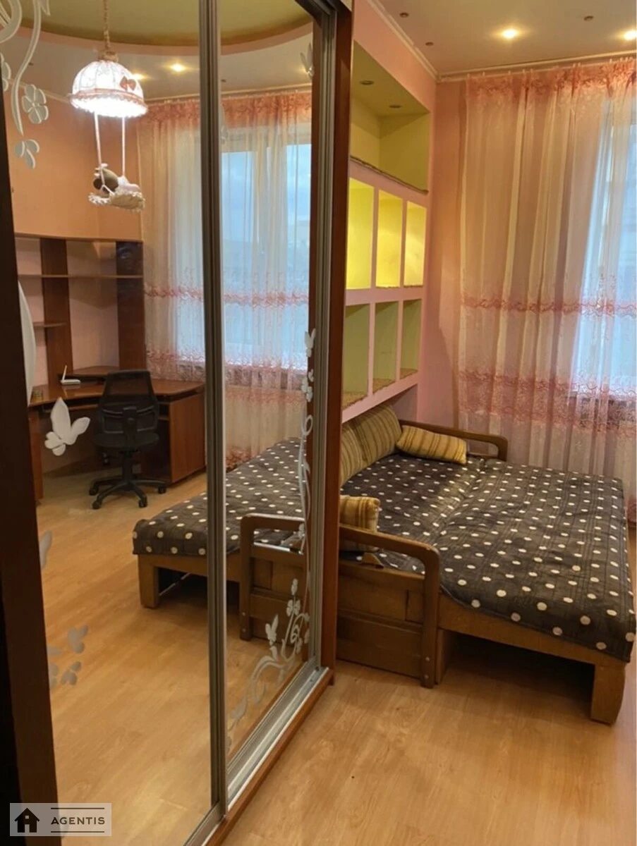 Здам квартиру 2 кімнати, 52 m², 5 пов./5 поверхів. 6, Юрія Пасхаліна вул. (Ілліча), Київ. 