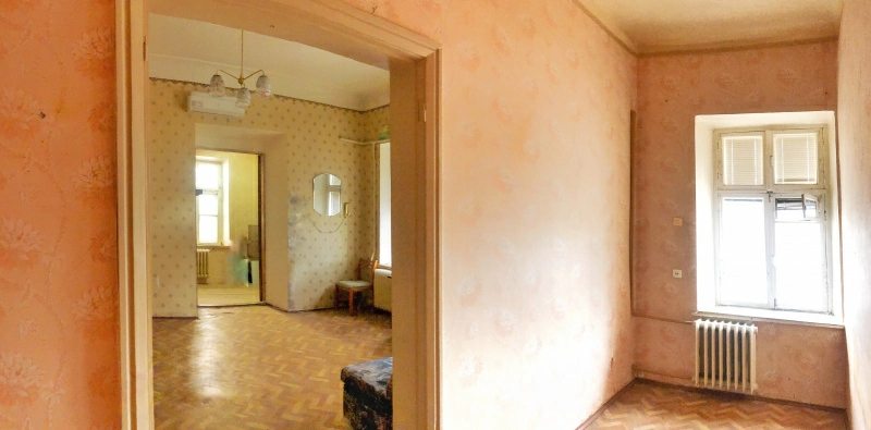 Apartments for sale. 3 rooms, 60 m², 1st floor/1 floor. 8, Bohorodytskaya, Kherson. 