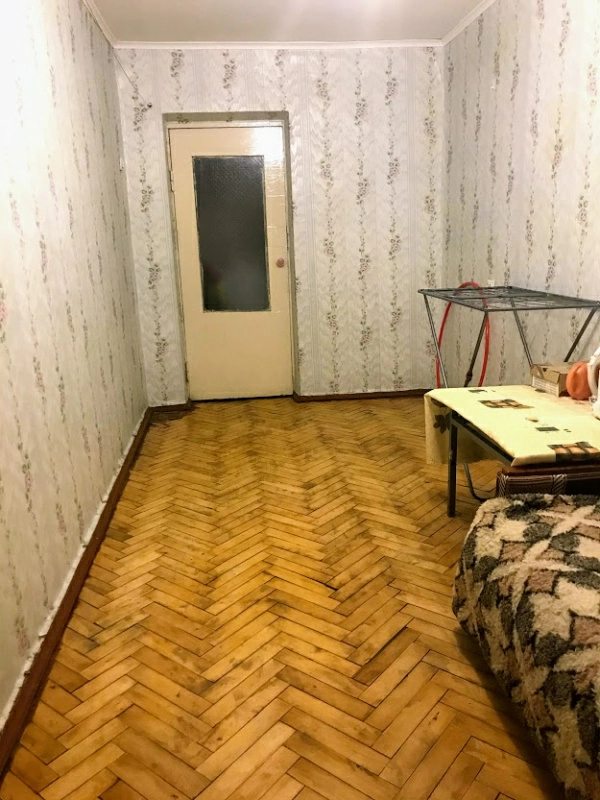 Продаж квартири. 3 rooms, 55 m², 1st floor/5 floors. 7, Гагарина, Бровари. 