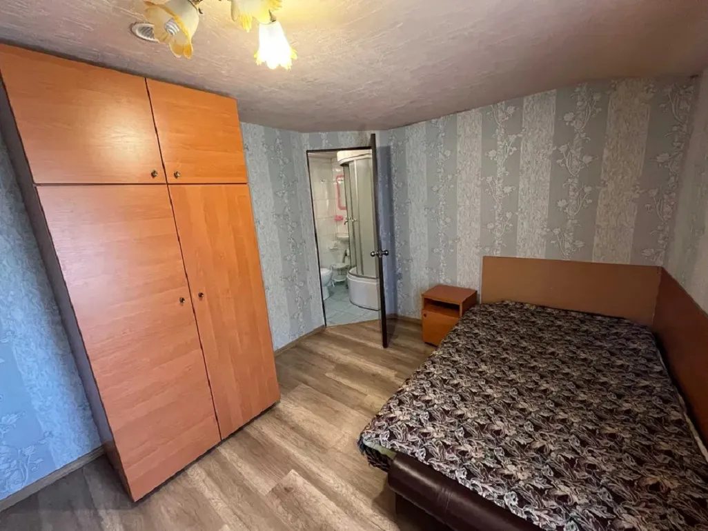Сдам квартиру. 1 комната, 37 m², 2 этаж/2 этажа. Промышленная, Киев. 