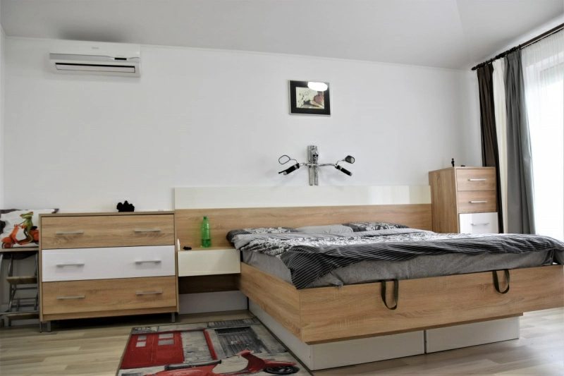 House for rent. 4 rooms, 320 m², 2 floors. 14, Naberezhnaya, Kozyn. 