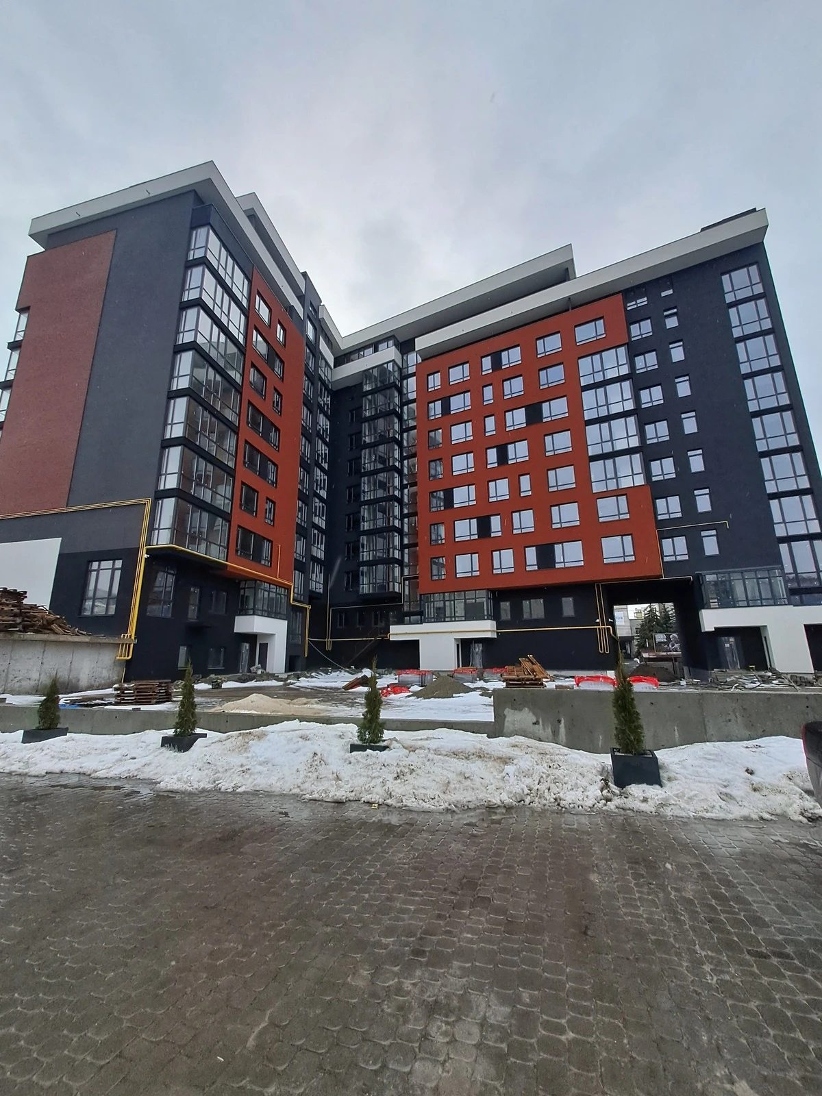 Apartments for sale. 3 rooms, 992 m², 6th floor/10 floors. Torhovytsya vul., Ternopil. 