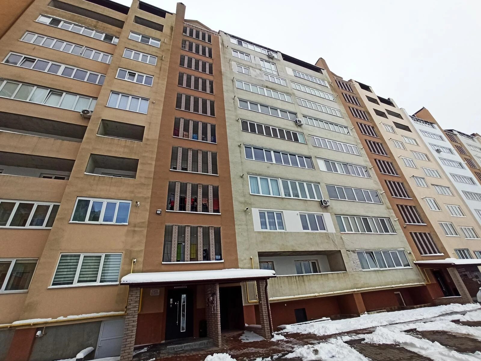 Apartments for sale. 3 rooms, 913 m², 4th floor/10 floors. Severnyy, Ternopil. 