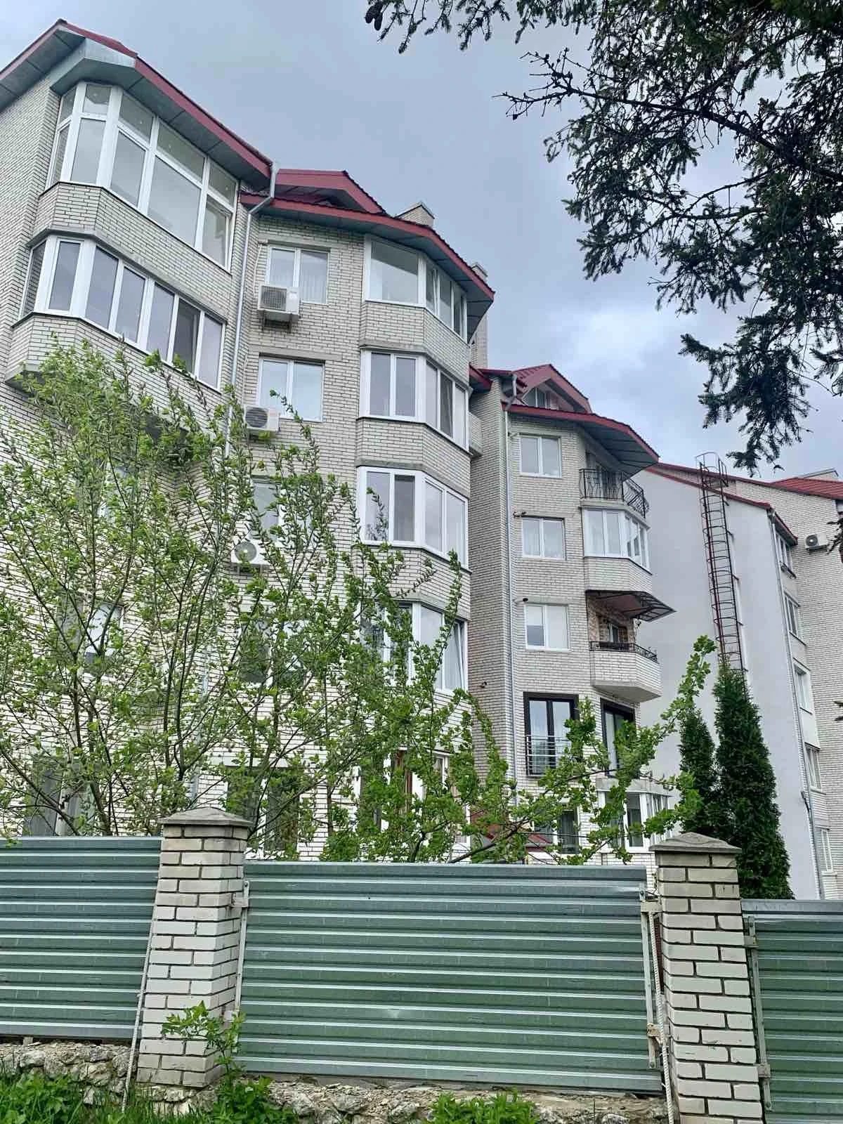 Продаж квартири 3 кімнати, 91 m², 4 пов./5 поверхів. 16, Вербицького М. вул., Тернопіль. 