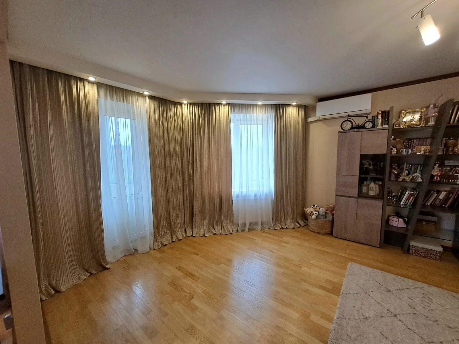 Продаж квартири 3 кімнати, 91 m², 4 пов./5 поверхів. 16, Вербицького М. вул., Тернопіль. 