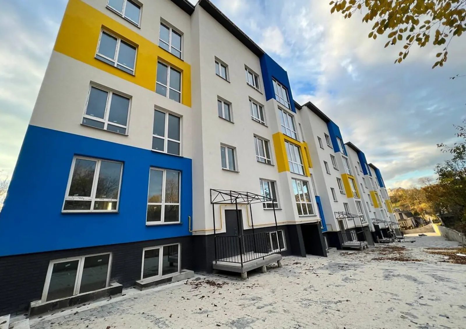 Apartments for sale. 1 room, 38 m², 3rd floor/4 floors. Kutkovtsy, Ternopil. 