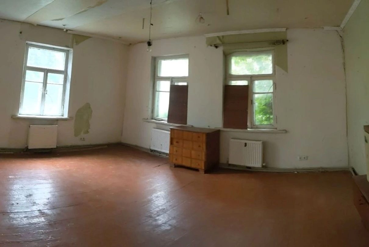 House for sale. 4 rooms, 90 m², 1 floor. Provulok Komunalnyy, Vasylkiv. 