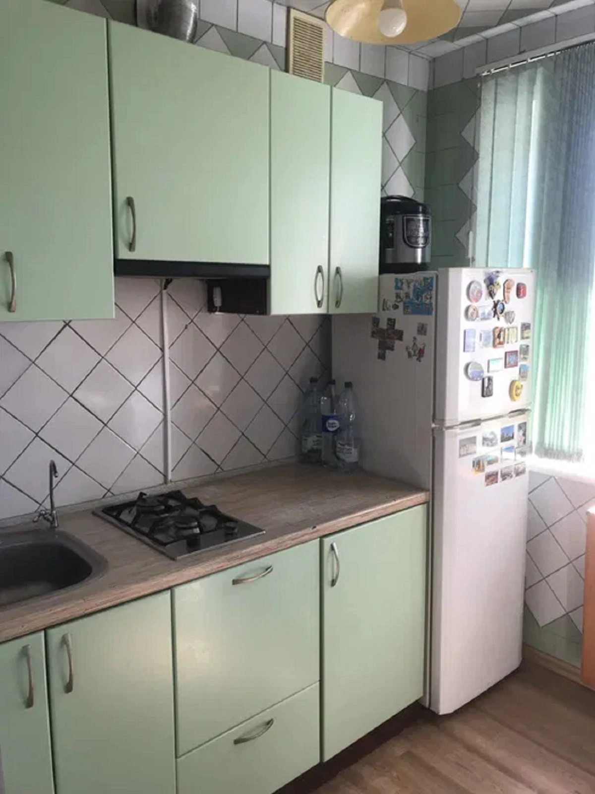 Apartments for sale. 3 rooms, 47 m², 5th floor/5 floors. 3, Vyshnevskoho per., Odesa. 