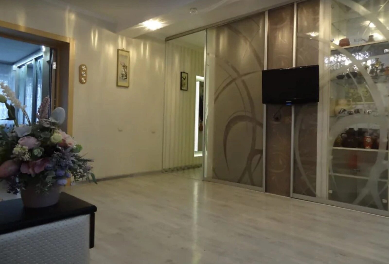 Apartments for sale. 2 rooms, 47 m², 2nd floor/6 floors. 13, Biloruska 13, Kyiv. 