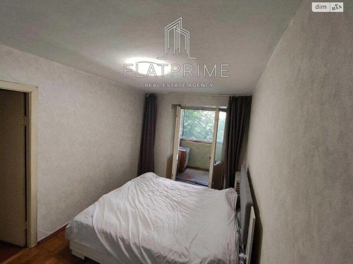Apartments for sale. 2 rooms, 52 m², 3rd floor/9 floors. 26, Preobrazhenska , Kyiv. 