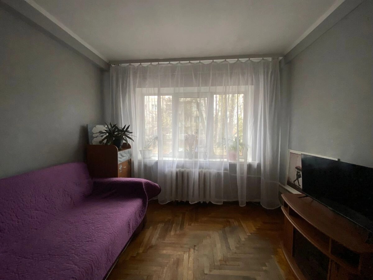Продаж квартири. 2 rooms, 45 m², 1st floor/5 floors. 15, Блюхера , Київ. 