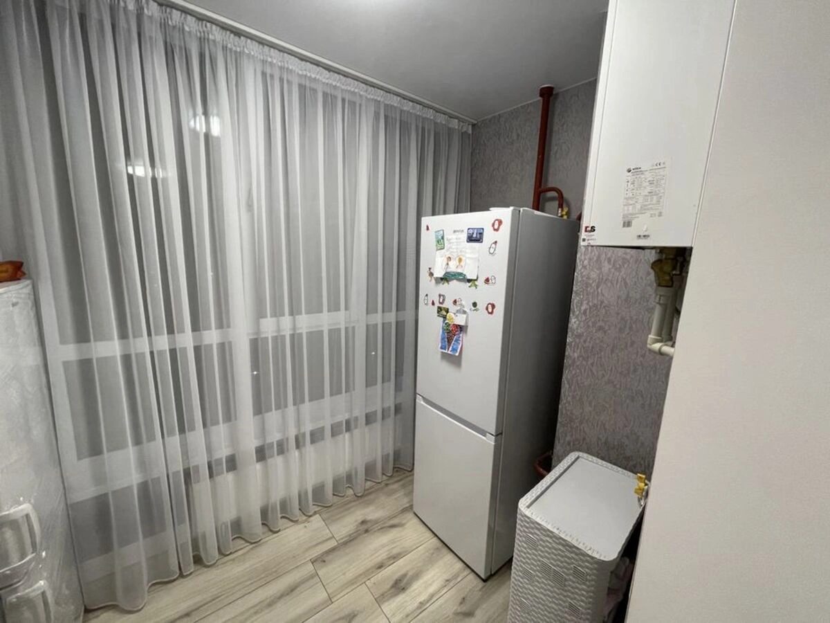 Apartments for sale. 2 rooms, 70 m², 9th floor/10 floors. 1, Bakynska , Kryukivshchyna. 