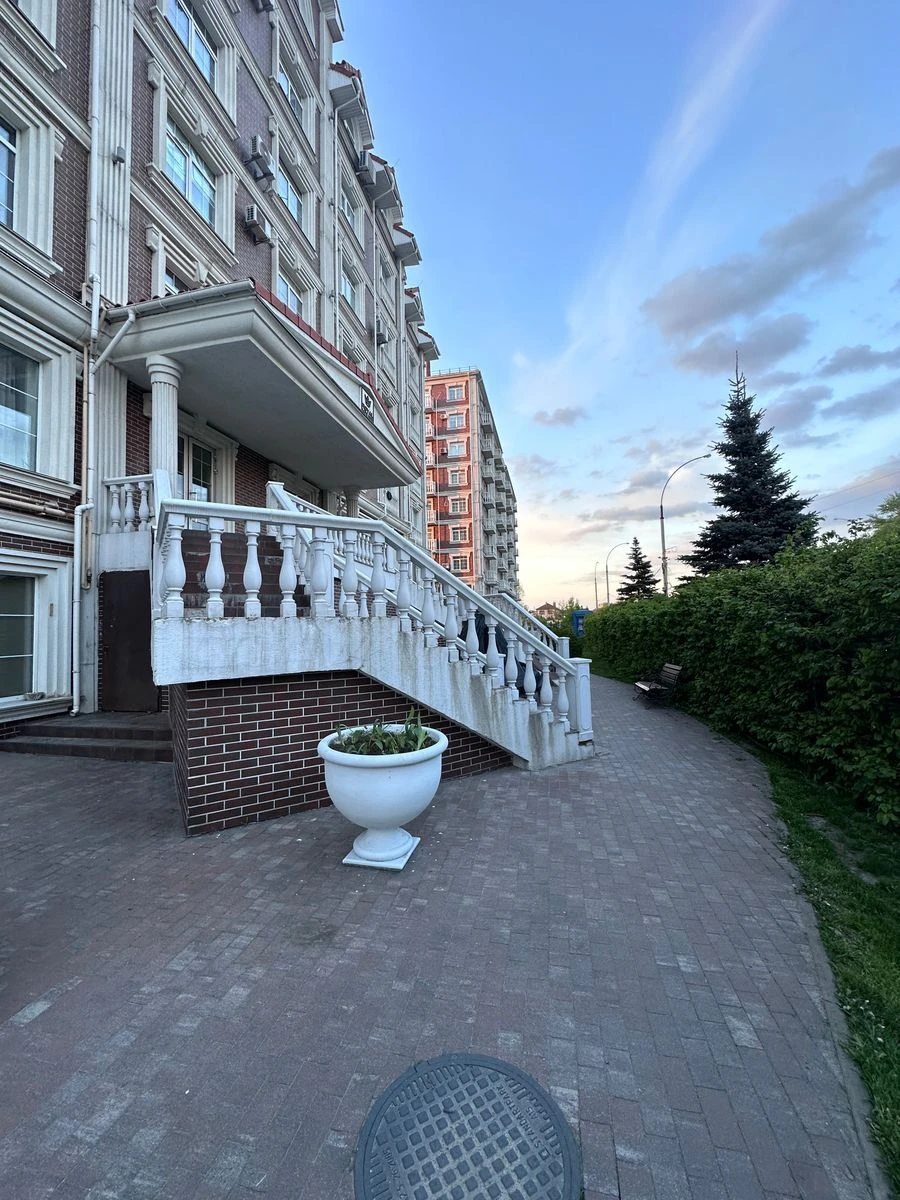 Apartments for sale. 1 room, 28 m², 3rd floor/6 floors. 8, Lutsenka , Kyiv. 