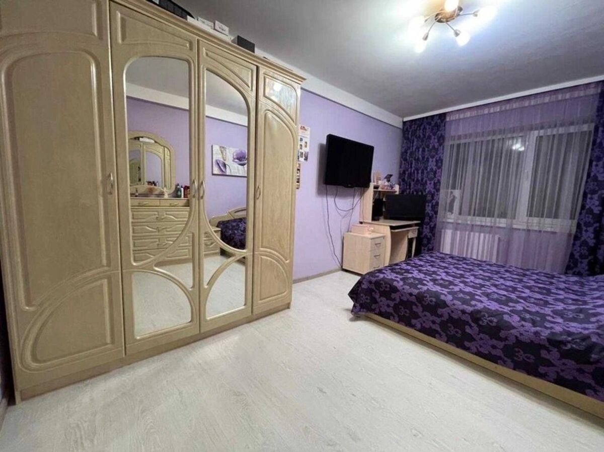 Apartments for sale. 3 rooms, 65 m², 3rd floor/9 floors. 11, Kavkazka 11, Kyiv. 