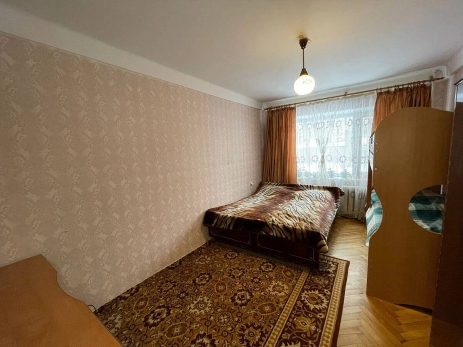 Apartments for sale. 2 rooms, 45 m², 1st floor/5 floors. 11, Turchyna Yhorya vul. Blyukhera Vasylyya, Kyiv. 