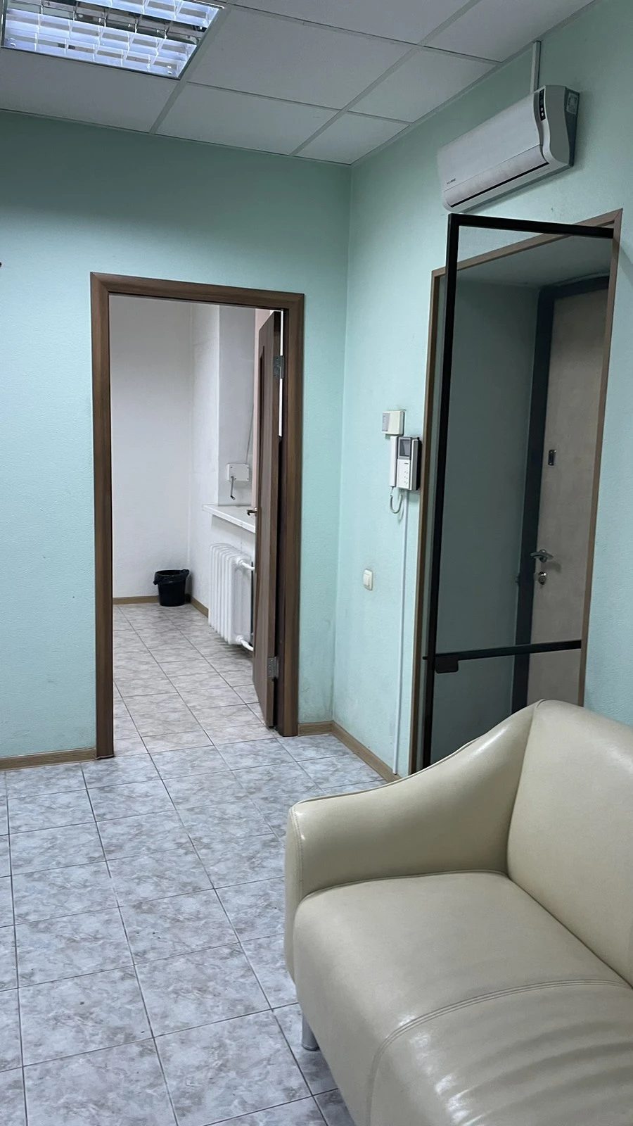 Продаж квартиры. 3 комнаты, 49 m², 1 этаж/2 этажа. Академгородок, Киев. 