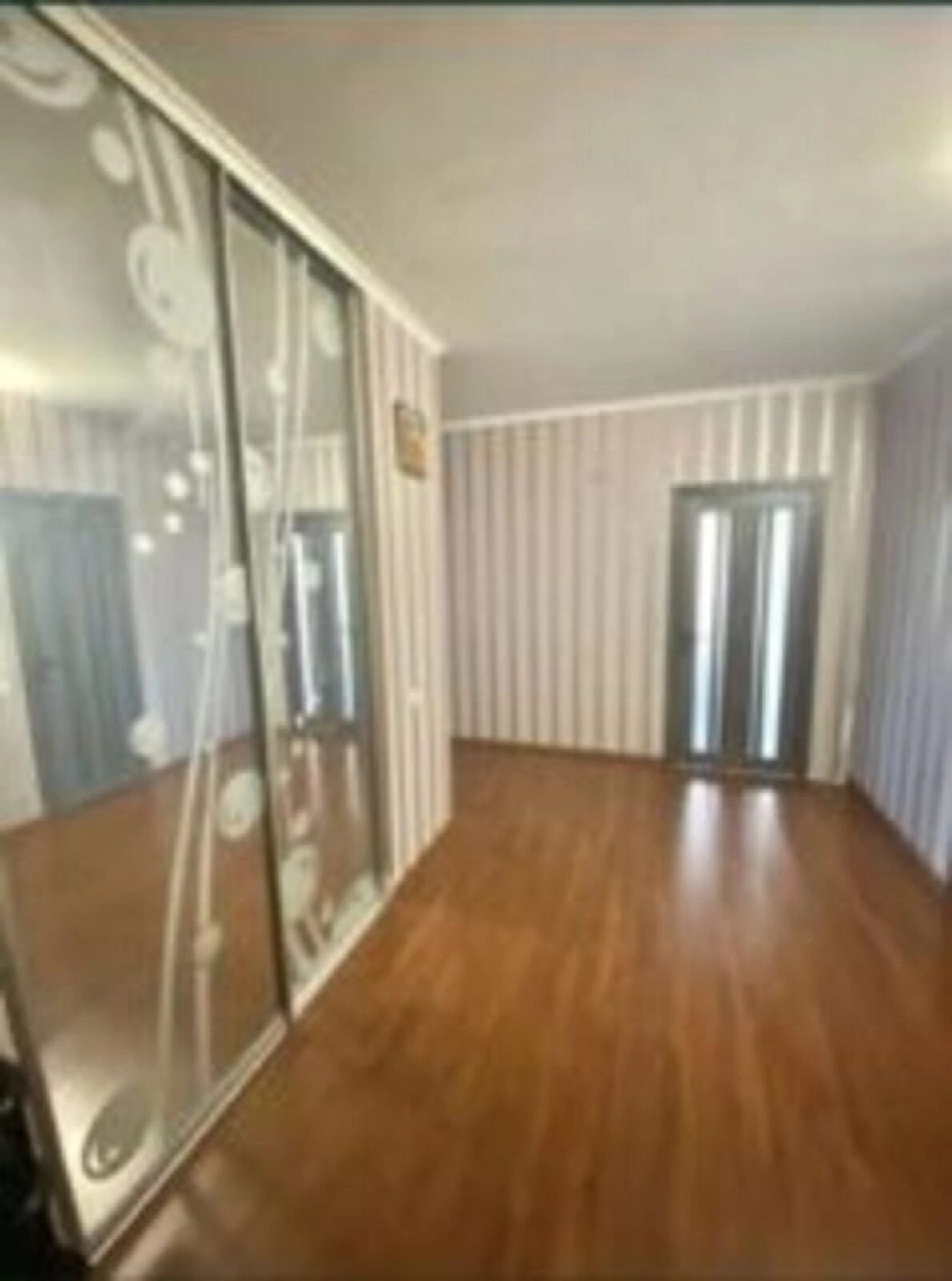 Продаж квартири. 2 rooms, 72 m², 4th floor/5 floors. 17, Вишнева , Крюківщина. 