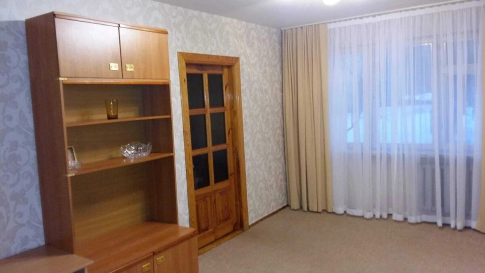 Apartments for sale. 2 rooms, 44 m², 1st floor/5 floors. 4, Chumaka , Kyiv. 