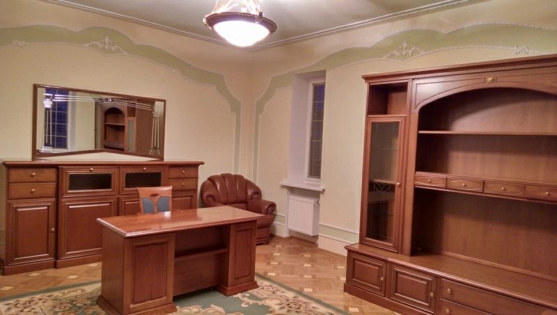 House for rent. 7 rooms, 600 m², 4 floors. 22, Kashtanovaya, Petropavlovskaya Borshchahovka. 