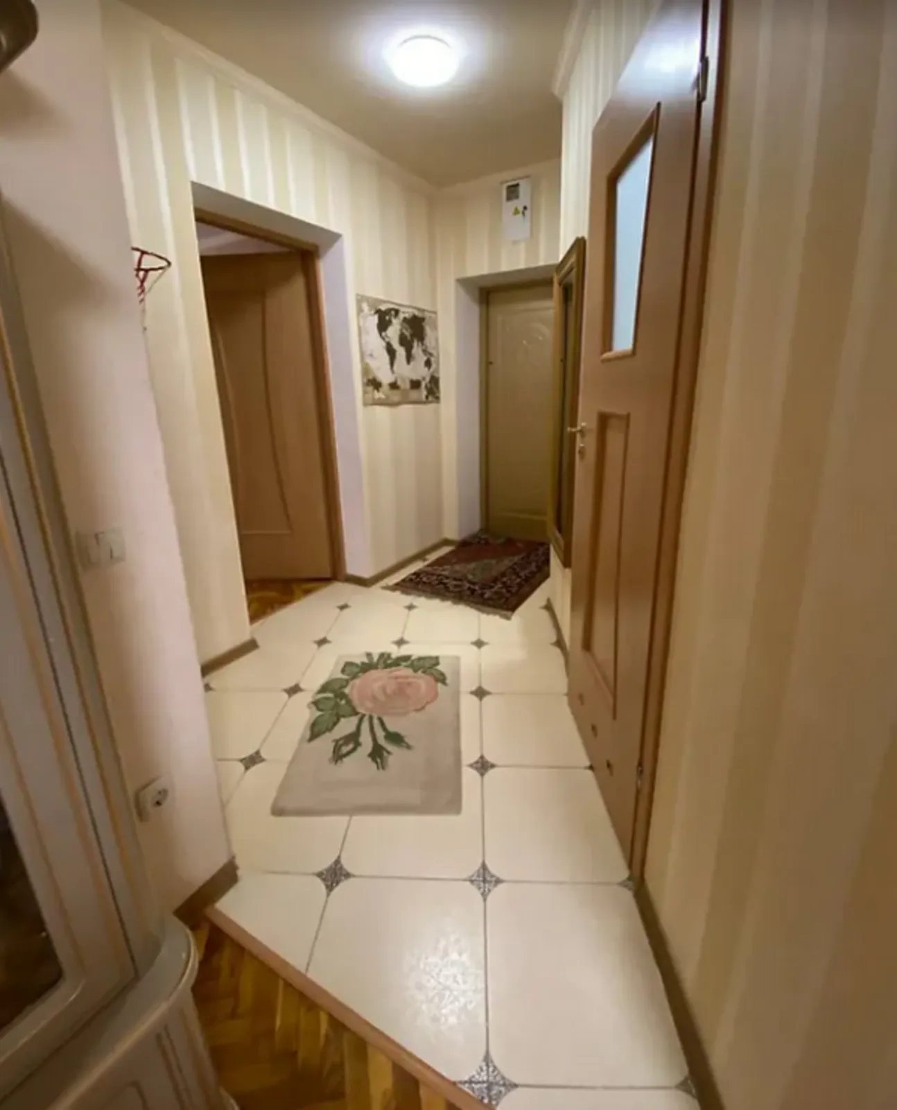 Apartments for sale. 2 rooms, 46 m², 4th floor/4 floors. Tsentr, Ternopil. 