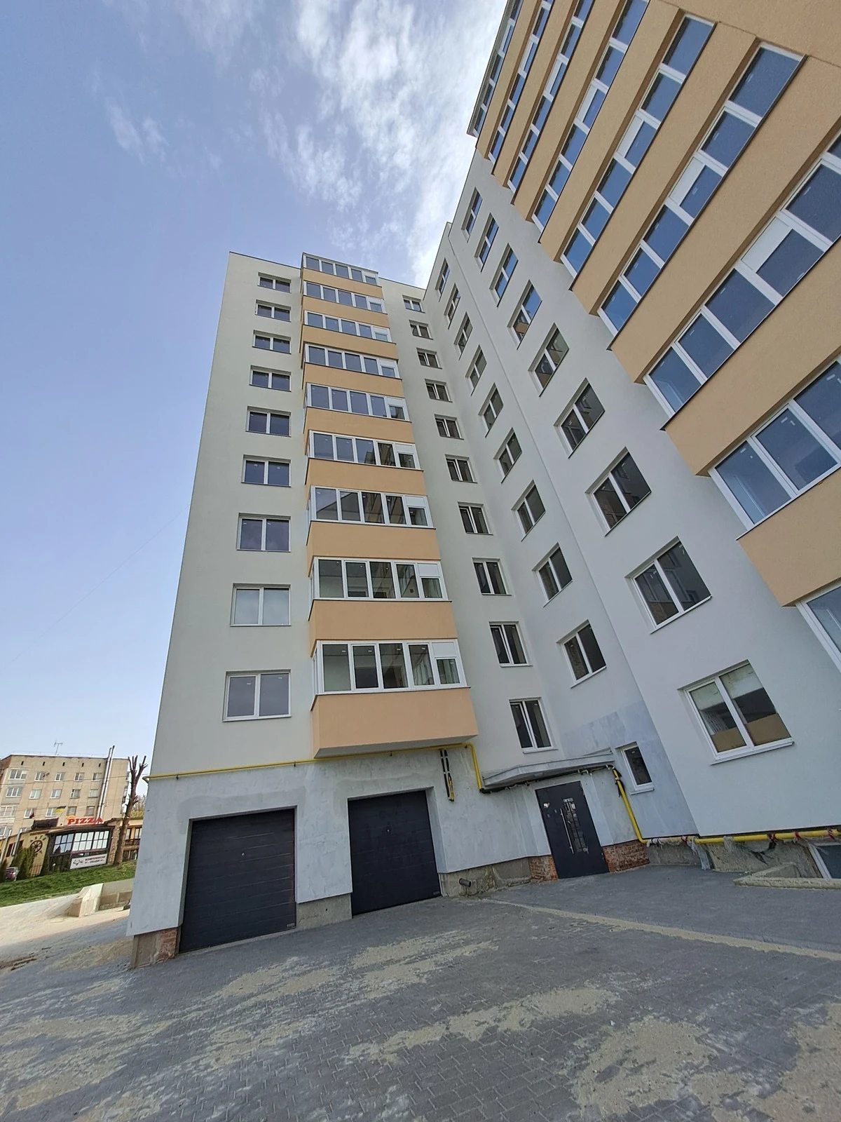 Продаж квартири 1 кімната, 495 m², 4 пов./10 поверхів. Довженка О. вул., Тернопіль. 