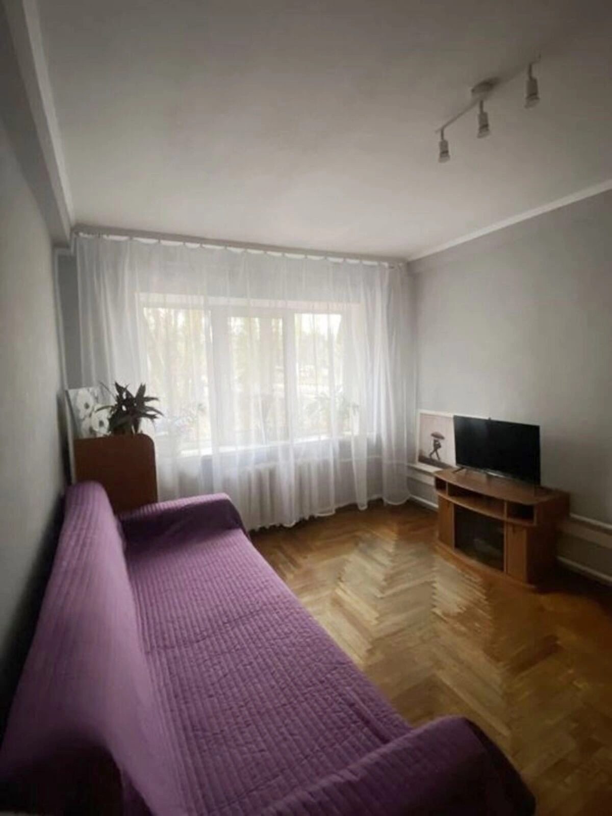 Apartments for sale. 2 rooms, 45 m², 1st floor/5 floors. 15, Turchyna Ihorya vul. Blyukhera Vasylya, Kyiv. 