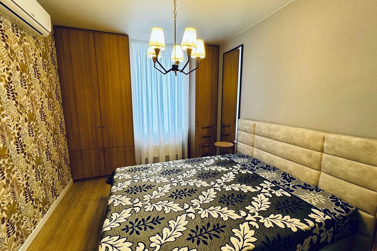 Продаж квартири. 1 room, 37 m², 4th floor/8 floors. 4, Теремківська 4, Київ. 
