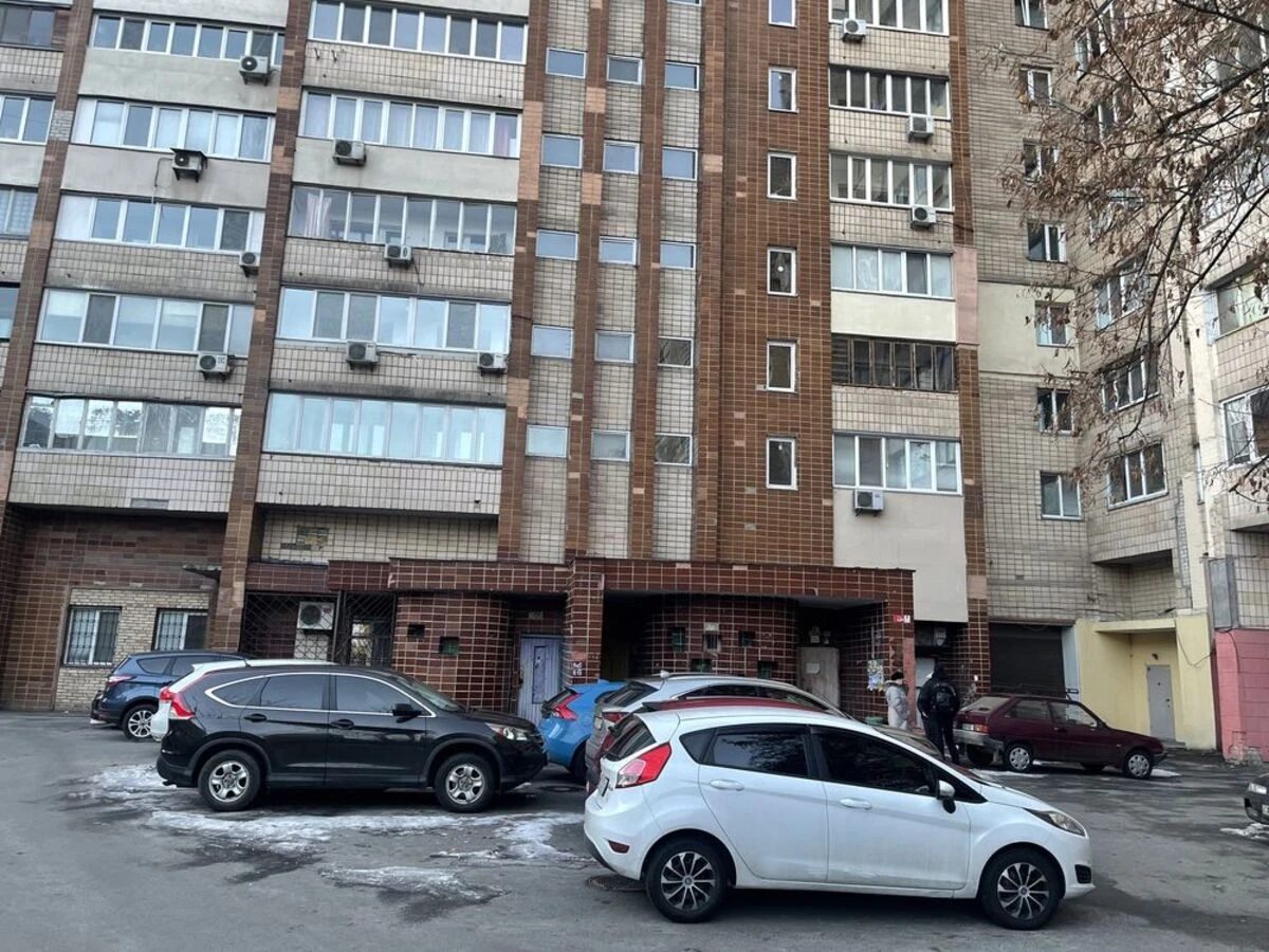 Apartments for sale. 3 rooms, 73 m², 2nd floor/16 floors. 15, Golosiyivskiy 15, Kyiv. 