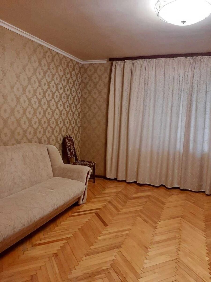 Apartments for sale. 4 rooms, 79 m², 1st floor/9 floors. Feodosiyska 4, Kyiv. 