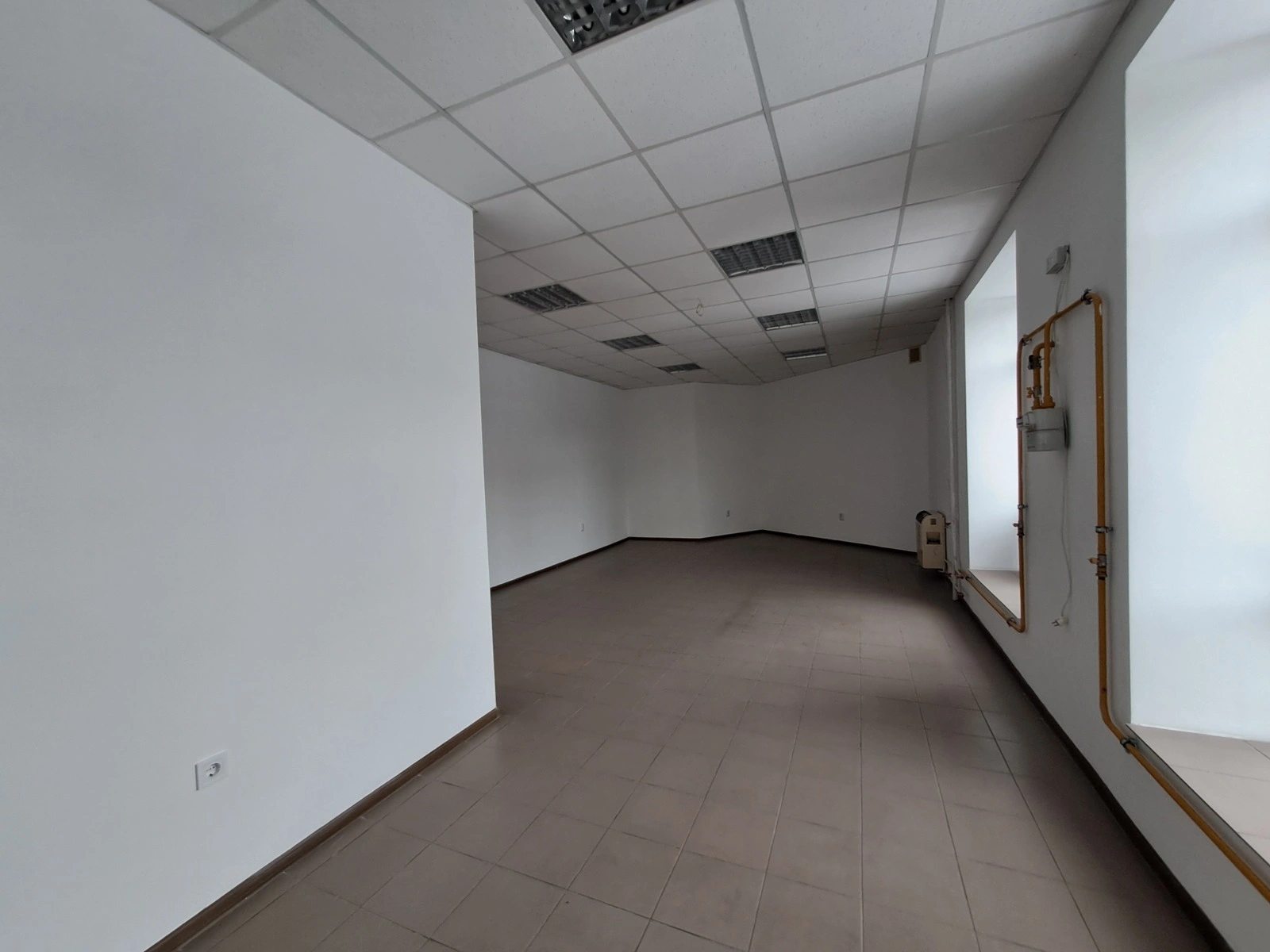 Продам нерухомість під комерцію 454 m², 1 пов./10 поверхів. 3, Микулинецька вул., Тернопіль. 