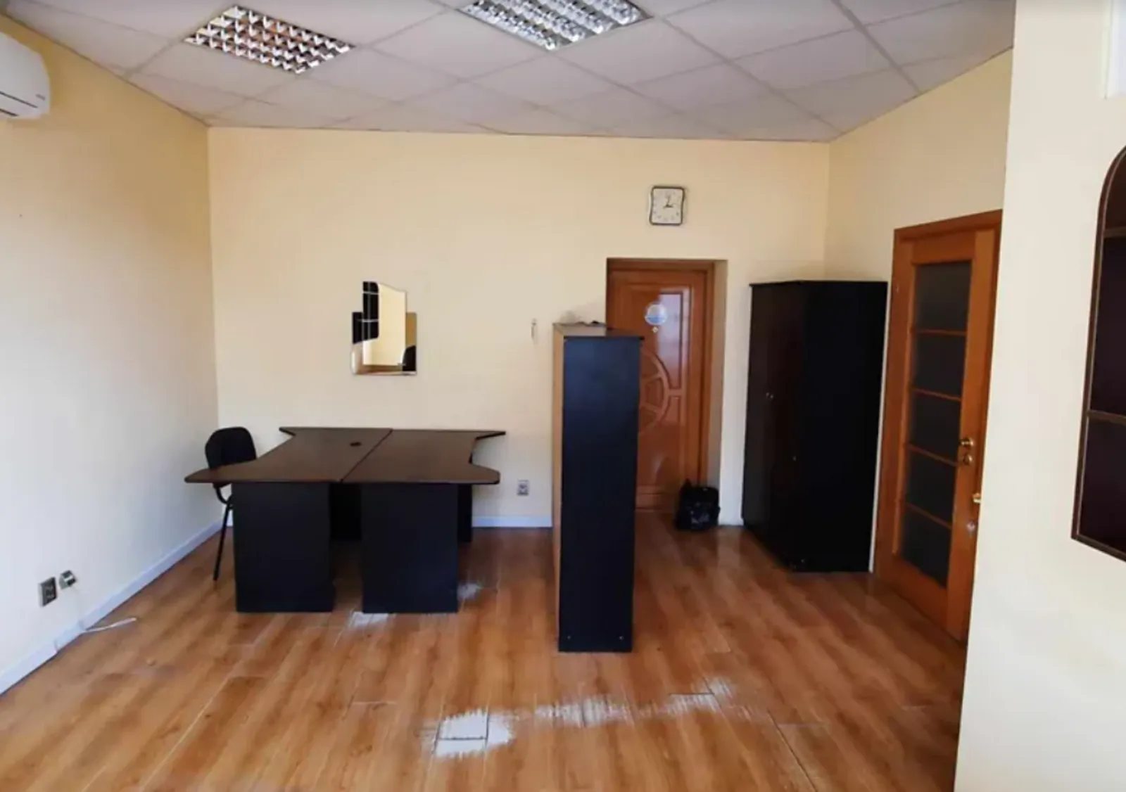 Real estate for sale for commercial purposes. 31 m², 3rd floor/3 floors. Tsentr, Ternopil. 