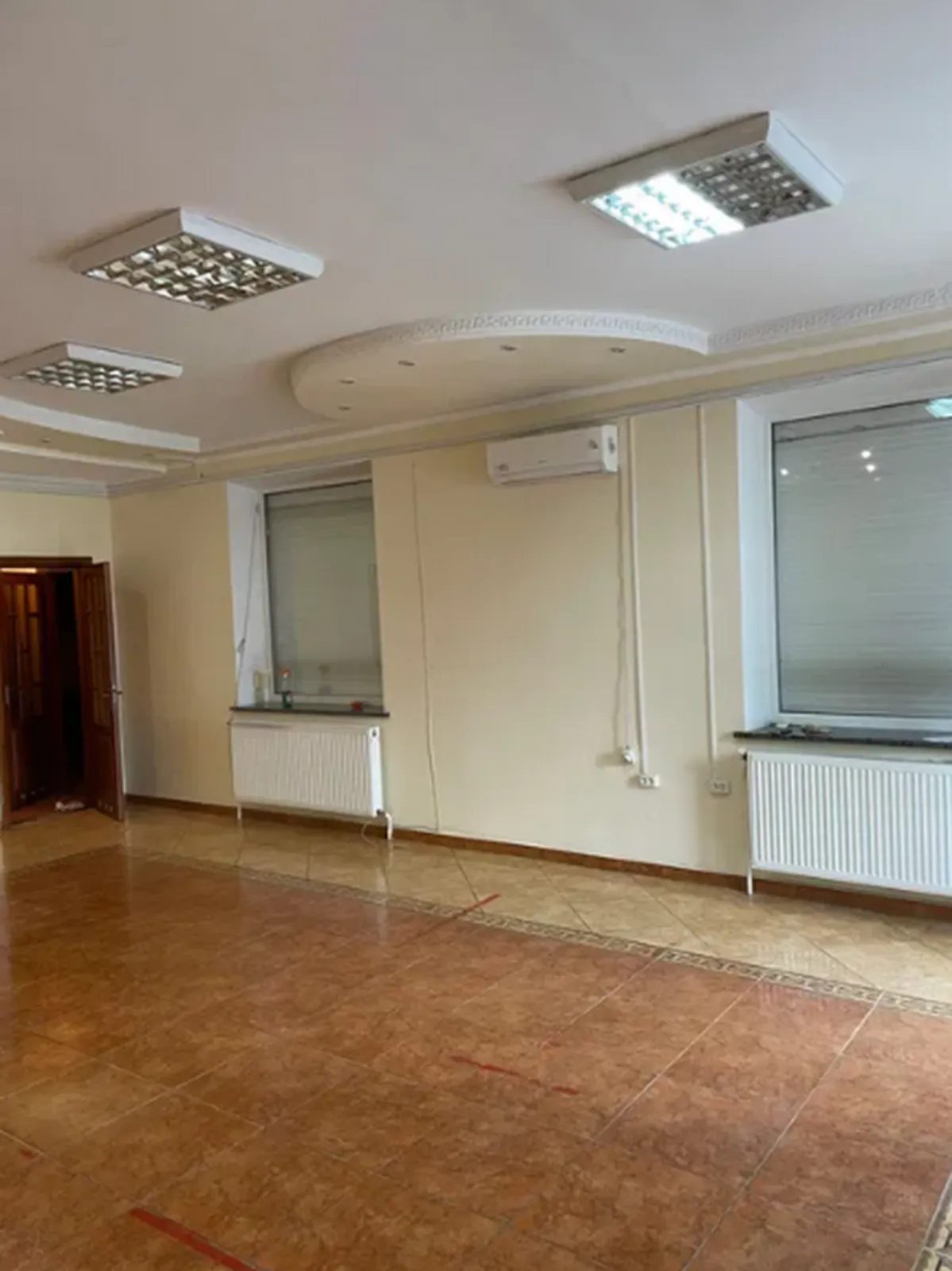 Commercial space for sale. 67 m², 1st floor/5 floors. Druzhba, Ternopil. 