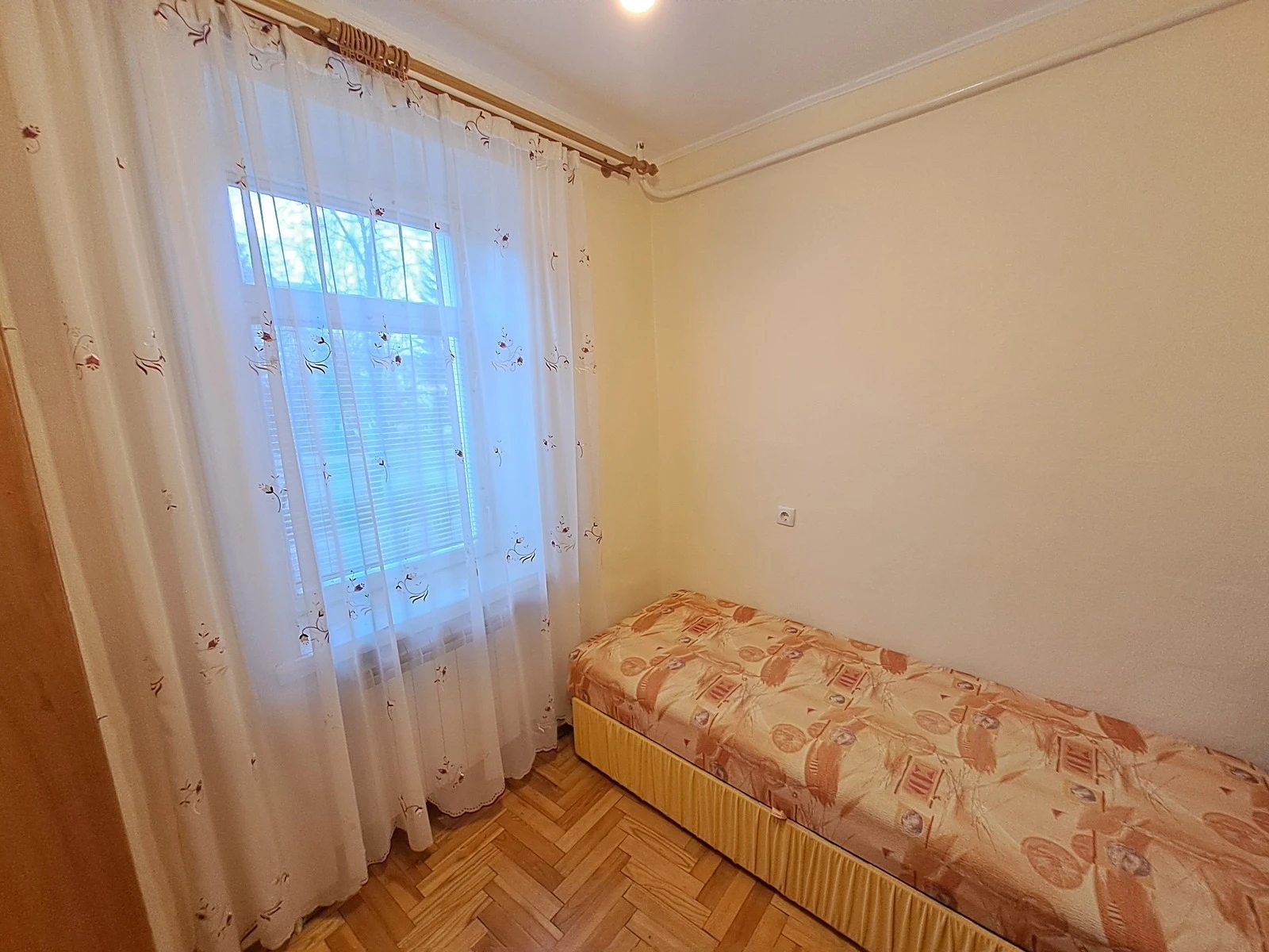 Apartments for sale. 4 rooms, 98 m², 1st floor/6 floors. Karpenka vul., Ternopil. 