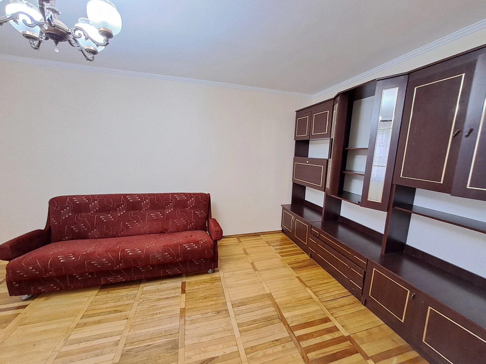 Apartments for sale. 4 rooms, 98 m², 1st floor/6 floors. Karpenka vul., Ternopil. 