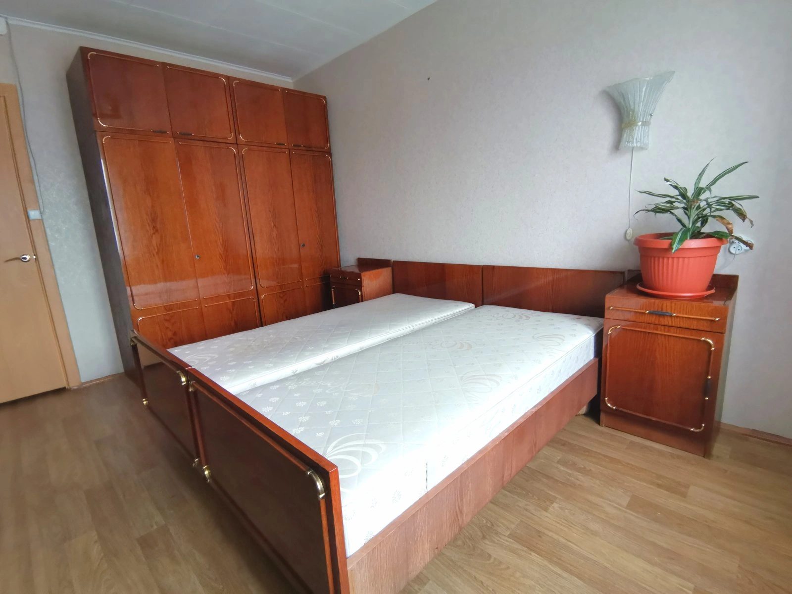 Apartments for sale. 2 rooms, 49 m², 8th floor/9 floors. 77, Pr.Manuylovskyy, Dnipro. 