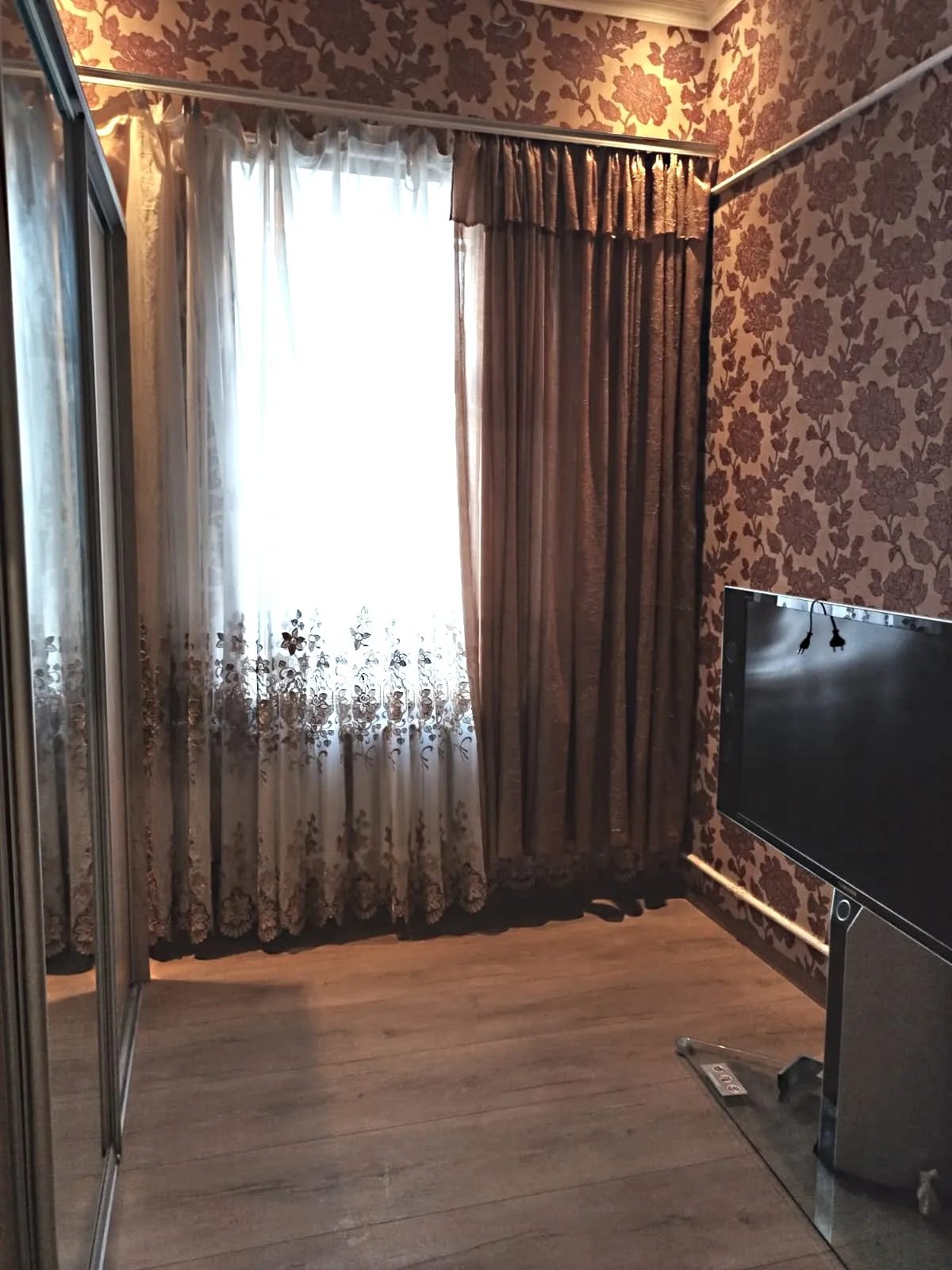 Apartments for sale. 3 rooms, 76 m², 2nd floor/2 floors. 36, Kolontaevskaya ul., Odesa. 