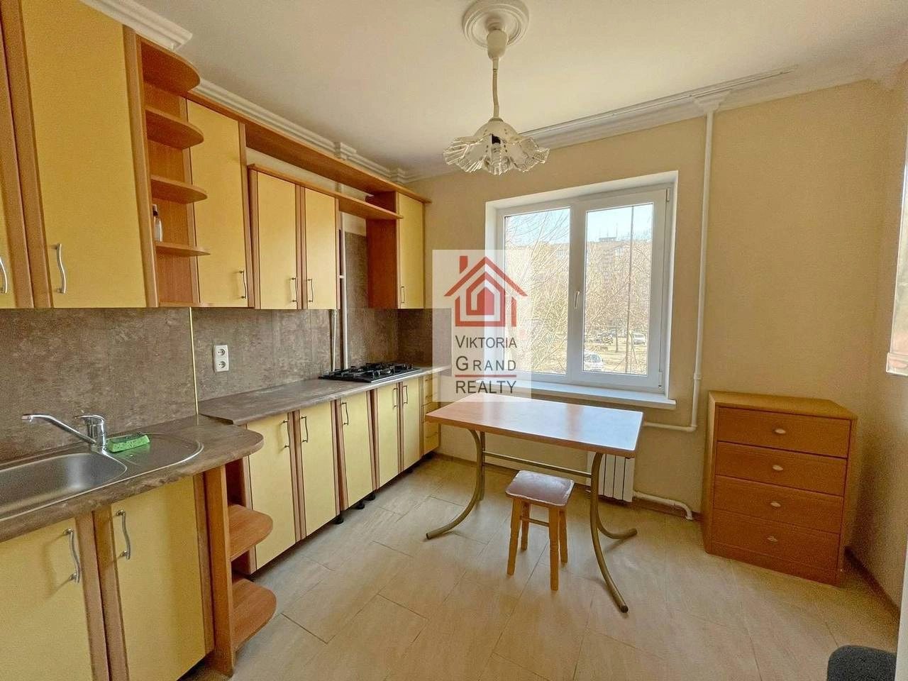 Apartments for sale. 1 room, 35 m², 2nd floor/9 floors. Akademyka Koroleva, Odesa. 
