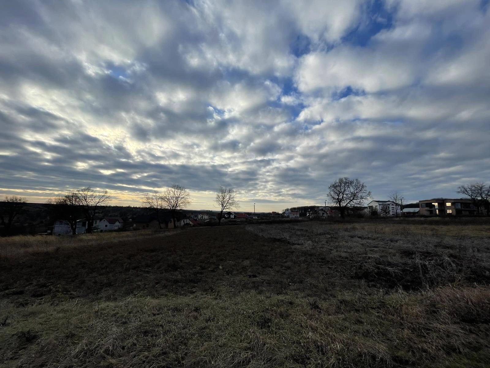 Продаж ділянки с. Підгородне